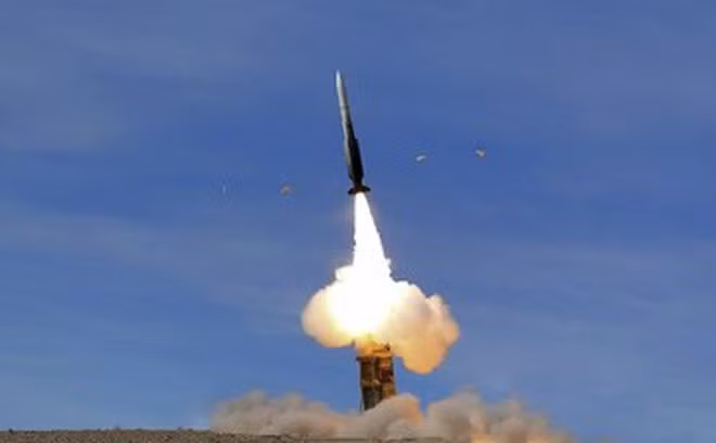 Ngược lại, các chuyên gia lưu ý rằng không chỉ quân đội Syria và Iran quan tâm đến việc tiêu diệt F-35I Adir, mà rất có thể phía Nga cũng chú trọng, vì sẽ chứng minh được hiệu quả của các hệ thống phòng không cũng như dò xét được công nghệ tàng hình.