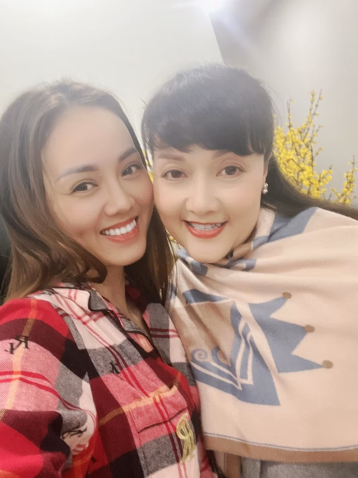 Con trai va bo me den choi nha moi cua NSND Cong Ly ngay Tet
