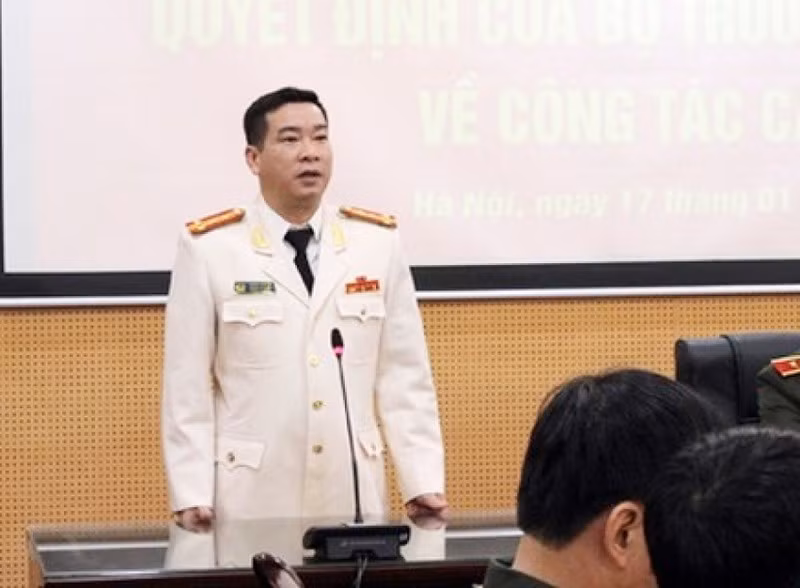 Lúc này Lê hỏi Châu: "Mày có biết việc bắt thằng Tài (Nguyễn Hữu Tài SN 1993, Ba Đình, TP.Hà Nội, kẻ Châu đã chỉ đạo tha trái pháp luật, năm 2021 bị Công an TP.Hà Nội khởi tố rồi đề nghị truy tố, đưa ra xét xử tội "Cướp tài sản" – PV) không? Châu trả lời: "Ngọc (cựu Phó Đội trưởng Đội Cảnh sát điều tra các tội phạm về trật tự xã hội, Công an quận Tây Hồ) có báo cáo em rồi, do em đang đi công tác nên em đã bảo Ngọc báo cáo anh Hải (Phó Trưởng Công an quận Tây Hồ).
