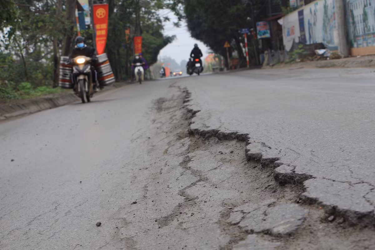 Ha Noi: Duong Son Dong - Song Phuong nut toac, xuong cap nghiem trong