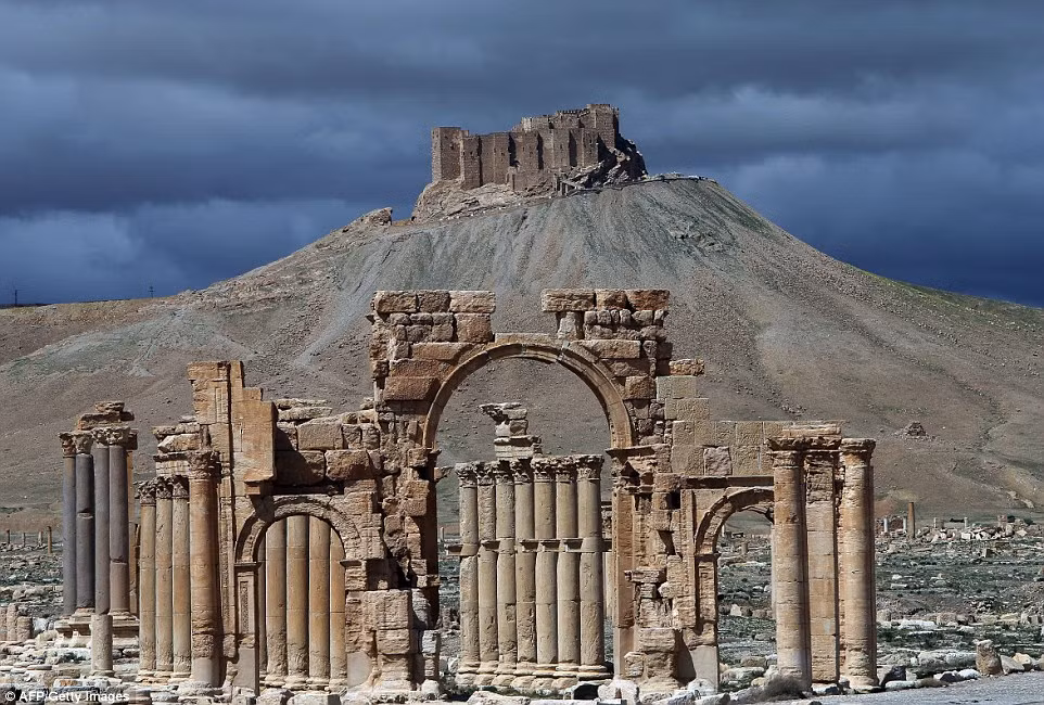 Thành phố ốc đảo Palmyra ở phía đông bắc thủ đô Damascus được coi là một trong những địa điểm khảo cổ quan trọng nhất ở Syria cũng không thoát khỏi thảm họa trên.