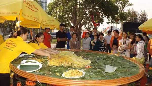 Cắt bánh.