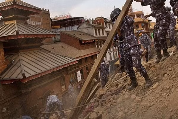 Canh hon loan o san bay Nepal sau dong dat-Hinh-2