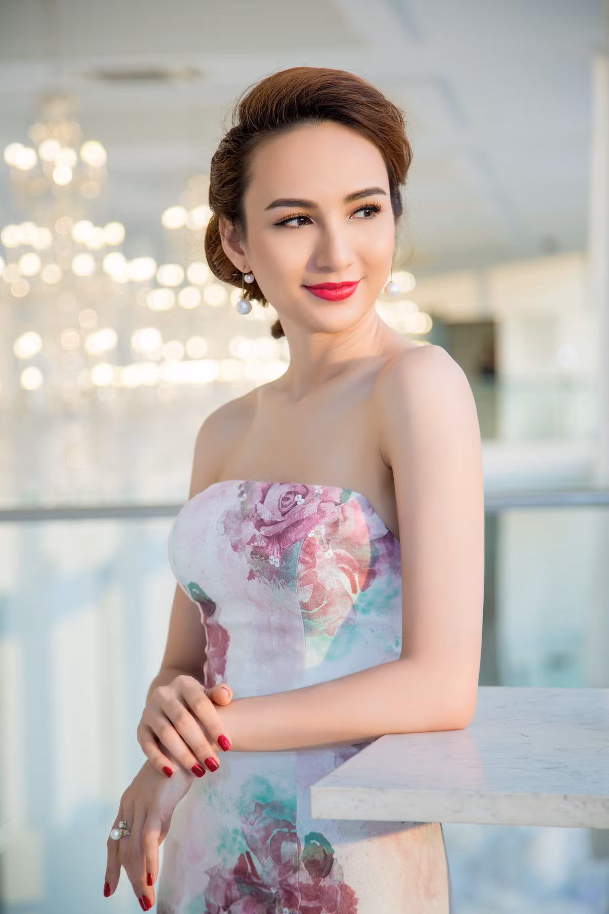 Hoa hau Ngoc Diem: Noi ve nguoi dep va chuyen dai gia “chong lung”-Hinh-4