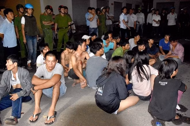 Bắt thêm 4 đối tượng gây rối trước UBND tỉnh Bình Thuận Bat them 4 doi tuong gay roi truoc UBND tinh Binh Thuan