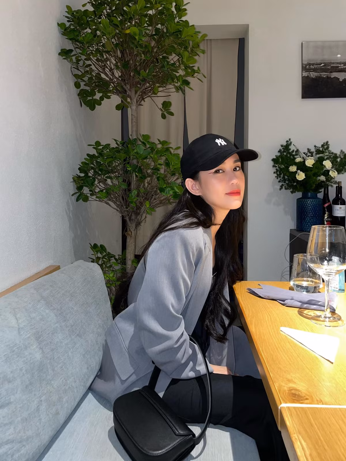 Ngoài chụp ảnh, hot girl còn tham gia diễn xuất, được khán giả biết đến qua bộ phim sitcom hài Tiệm bánh hoàng tử bé, loạt vlog Thích ăn Phở,...