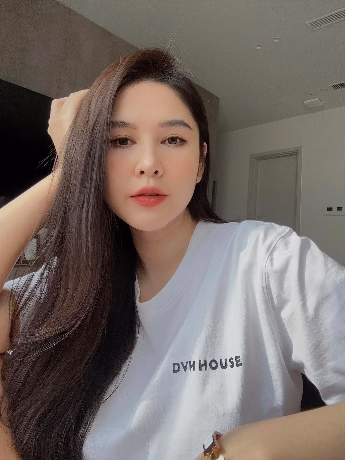 Dù thời kỳ bầu bí tăng cân khá nhiều nhưng dường như gương mặt cô nàng vẫn không bị phá nét.