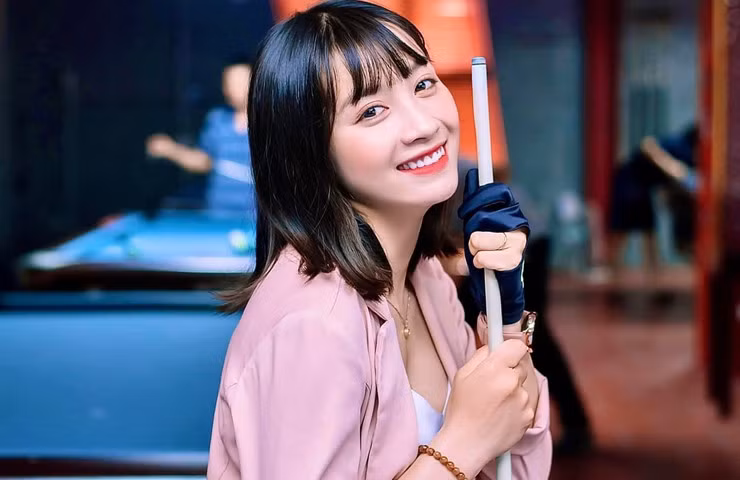 Hoàng Thị Loan vốn được mệnh danh là hot girl tuyển bóng đá nữ Việt Nam, hoa khôi sân cỏ.