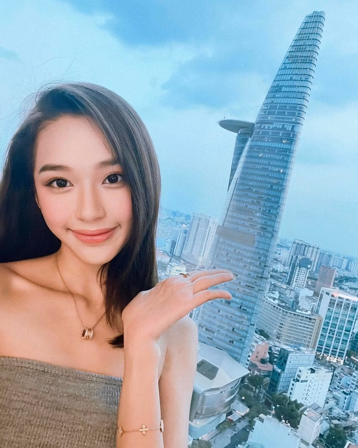Cô hiện tại vẫn là mẫu ảnh được nhiều thương hiệu thời trang lựa chọn.