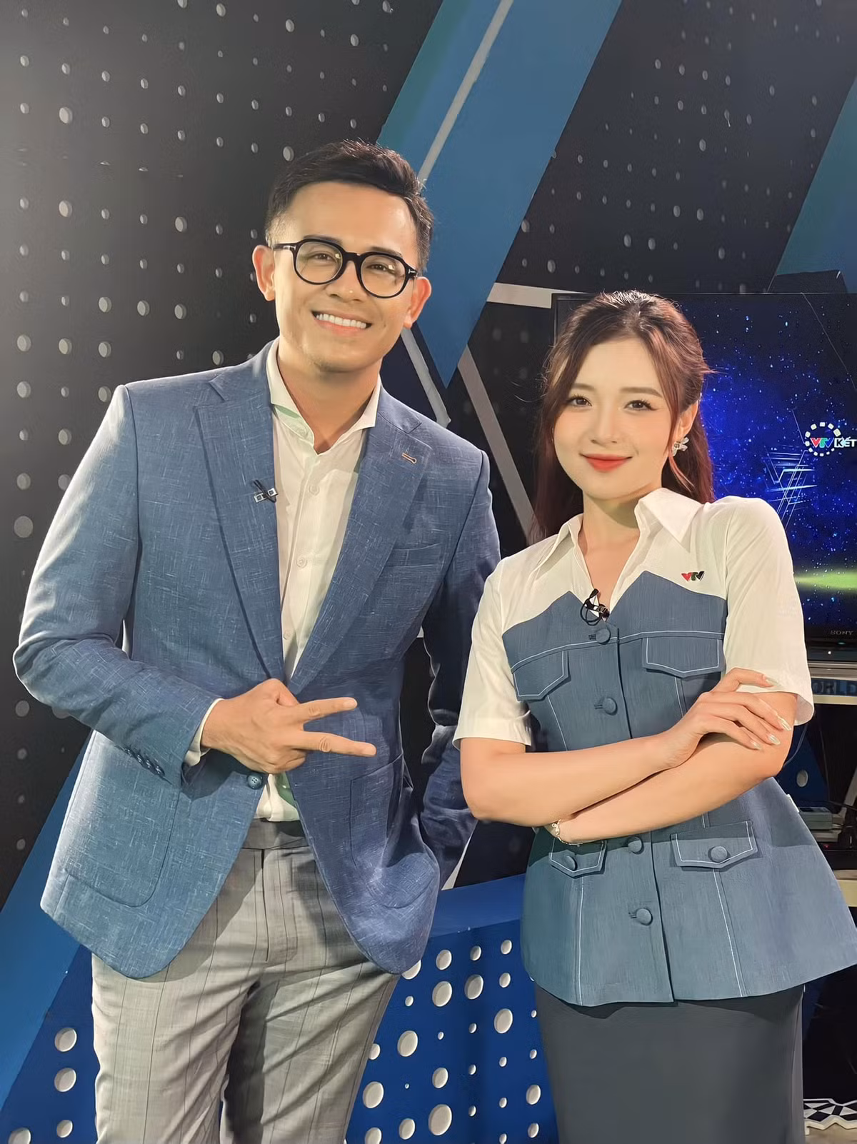  Nữ MC Vũ Phương Thảo sinh năm 1997, được nhiều khán giả truyền hình gọi với biệt danh "MC trẻ nhất VTV", "MC chân ngắn nhất VTV",...