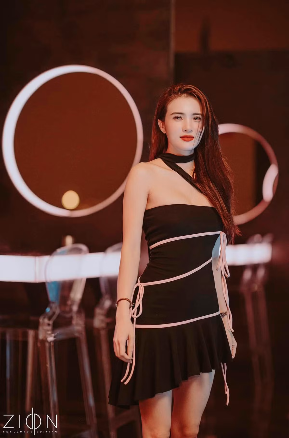 Có thể thấy, em gái Công Vinh ngày càng thăng hạng nhan sắc và thân hình đáng ngưỡng mộ.