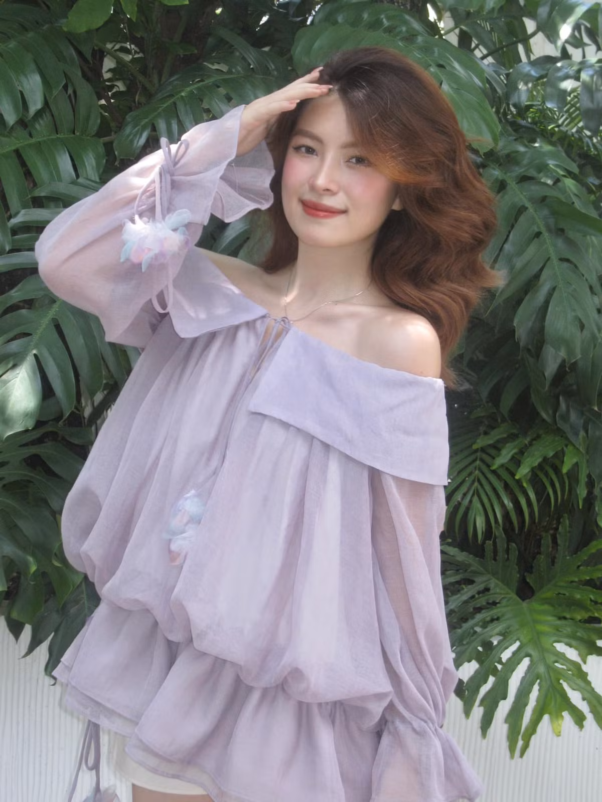 Báo Trung Quốc từng dành nhiều mỹ từ khi nhắc đến Thuỵ Hân. Cô nàng được khen là sở hữu làn da trắng nõn, đôi chân dài miên man.