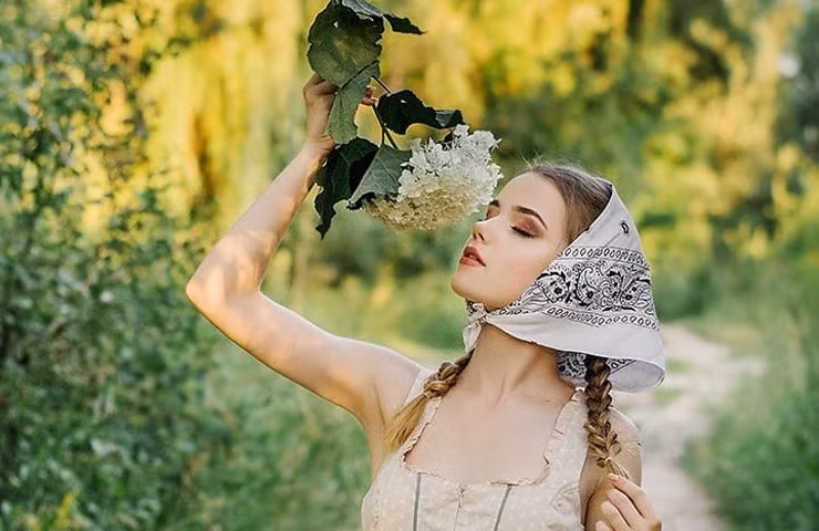 Anna Grudina không ngừng thử sức với nhiều phong cách khác nhau, đặc biệt, những bộ ảnh chụp phong cách "nàng thơ" của cô được khán giả ủng hộ.