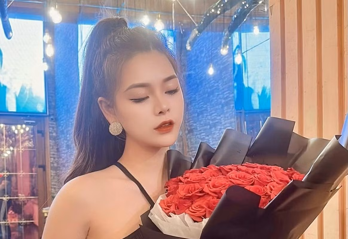 Thuý Trà cũng khiến bao người ngỡ ngàng trước nhan sắc ngày càng xinh đẹp và mặn mà. Ảnh: Tổng hợp