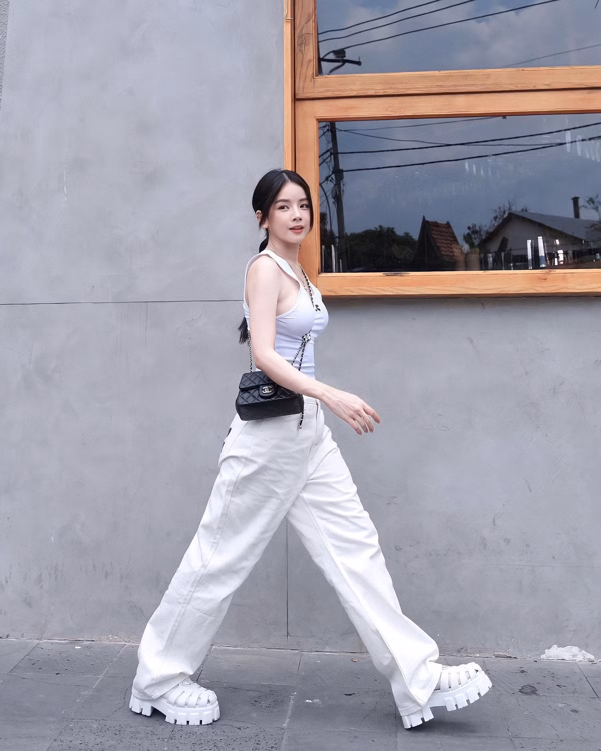 Mie còn được khán giả biết đến nhiều nhờ đảm nhận vị trí hỗ trợ thí sinh trong chương trình "Rap Việt" mùa đầu tiên.