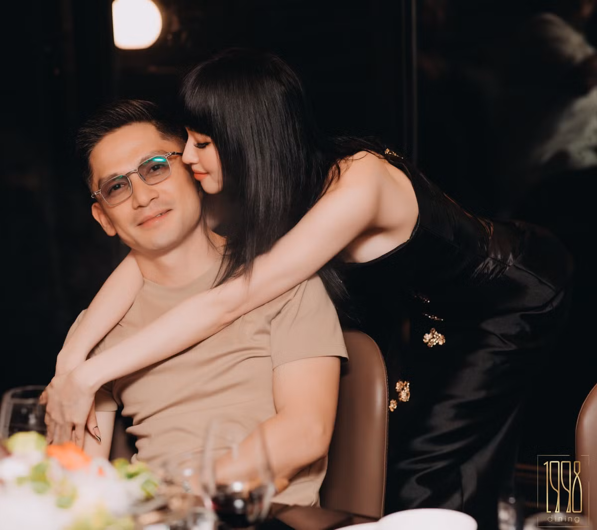 Mới đây, cựu hot girl Tâm Tít hiếm hoi đăng ảnh chồng và chia sẻ: "Em yêu anh! Vì anh em thay đổi".
