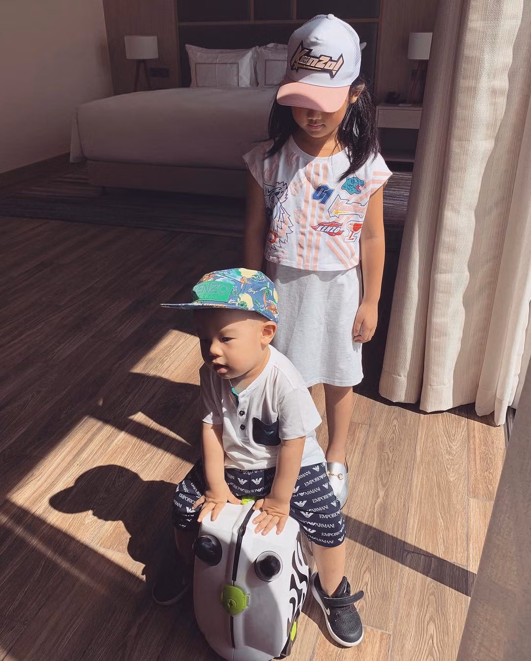 Nhiều người bày tỏ giật mình bởi mới ngày nào còn bé tí hon mà giờ rich kid nhí đã ra dáng lắm rồi.