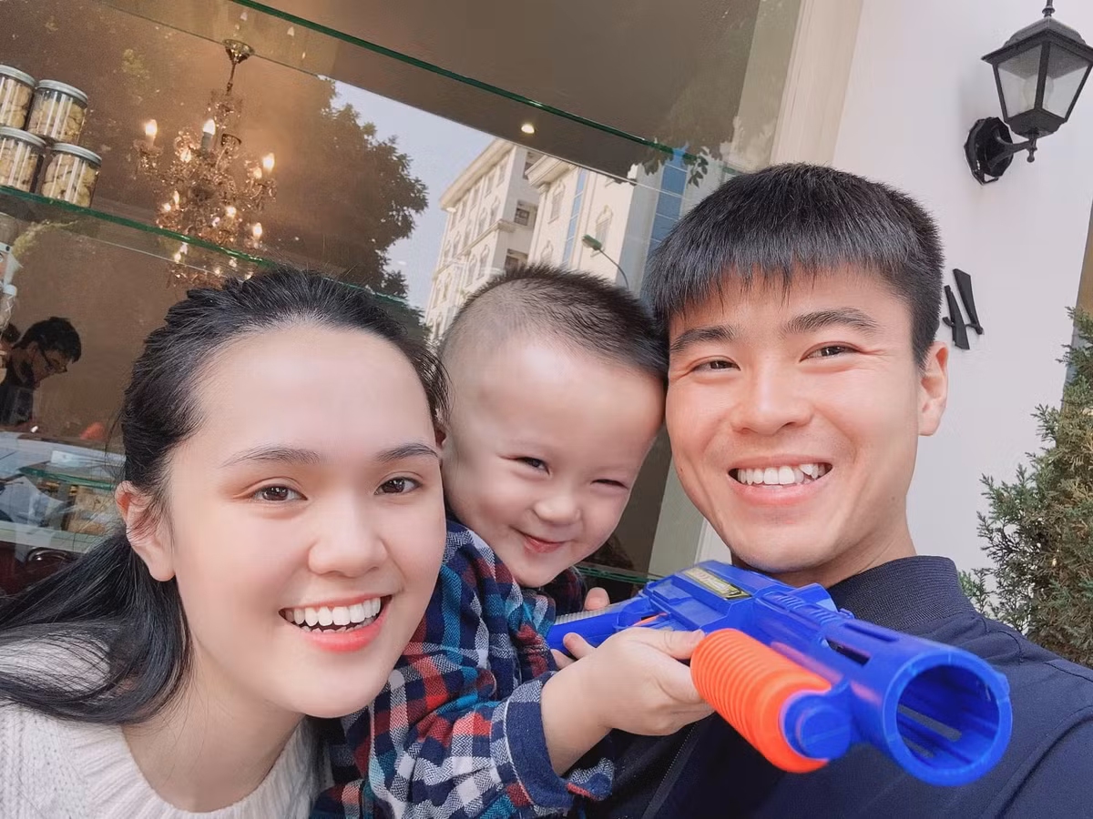 Gia đình Duy Mạnh vẫn chưa chính thức công khai hình ảnh của con gái nhỏ.