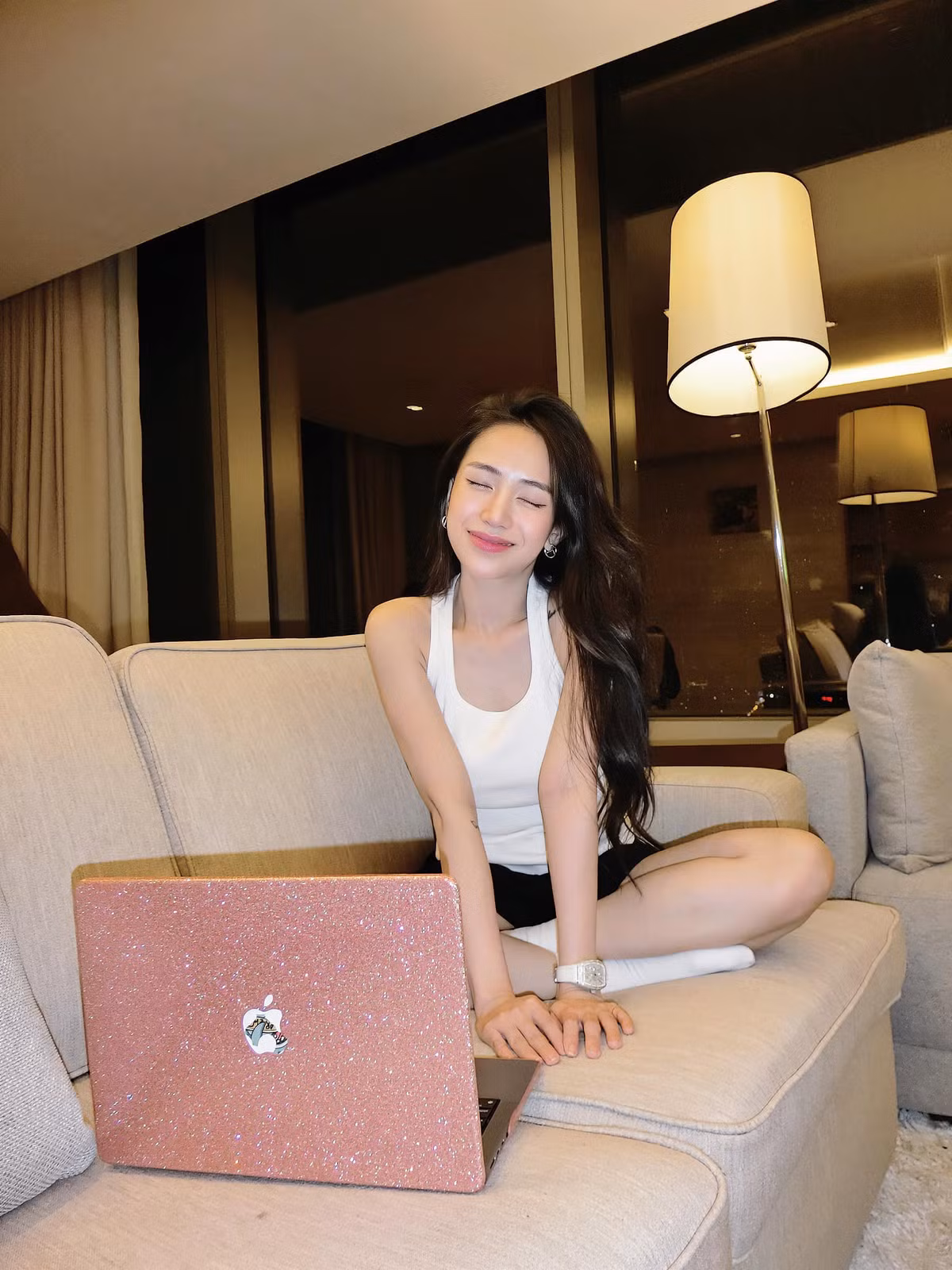 Về phía ái nữ nhà đại gia Việt, Joyce Phạm ghi điểm với dung mạo cực sắc sảo hậu "dao kéo".