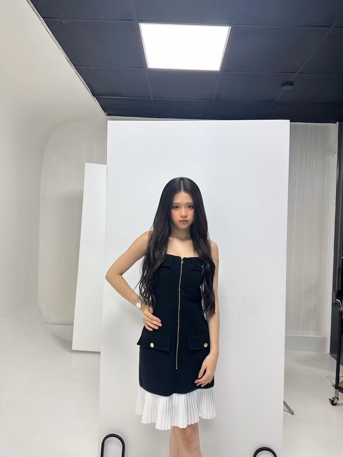 Những bộ đồ được nữ ca sĩ diện cũng được lựa chọn kỹ càng, chỉn chu hơn trước.