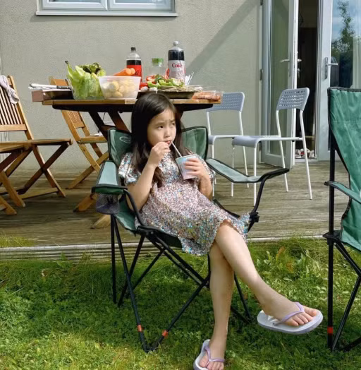 Mẹ Tiểu Man không còn chia sẻ nhiều clip ăn uống của con gái, thay vào đó là những hình ảnh ghi lại hoạt động thường ngày của em bên gia đình.