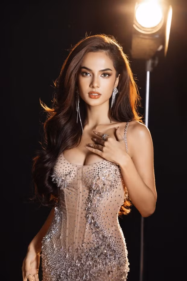 Mới đây, các thí sinh chính thức của cuộc thi Miss Universe Vietnam 2023 đã bắt đầu lộ diện. Đáng chú ý trong dàn người đẹp, hot girl lai Emma Lê hiện đang là cái tên gây chú ý nhất.
