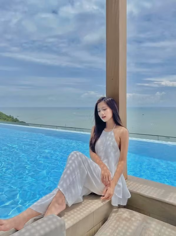 Trước khi công khai hẹn hò, Minh Vương và Thu Hương thường xuyên để lộ dấu hiệu hẹn hò.
