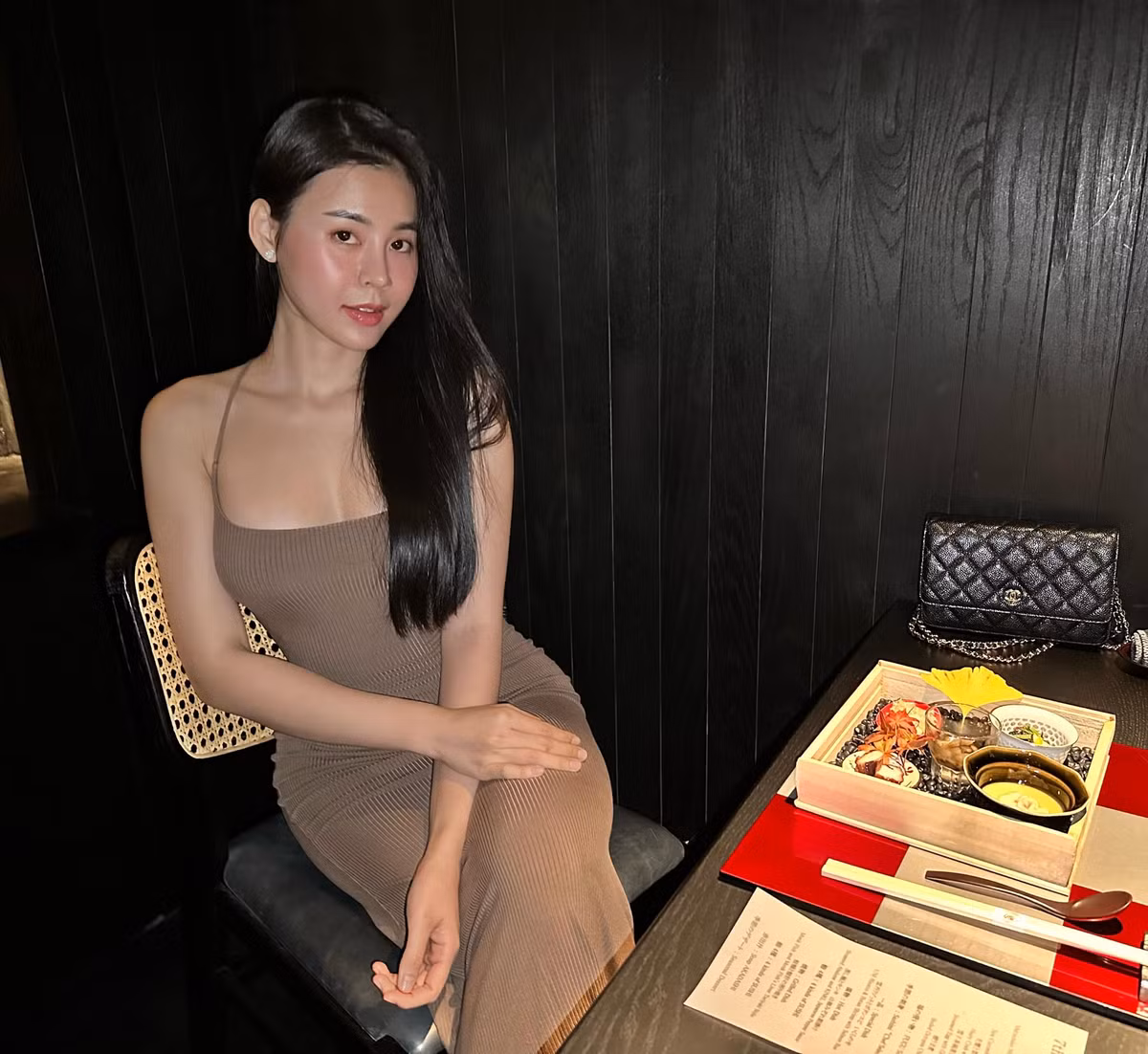 Nguyễn Phương Trang sinh năm 1994, quê Phan Thiết, là hot gymer nổi tiếng đình đám trên MXH Việt nhờ body chuẩn cùng số đo 3 vòng 90-62-96 (cm).
