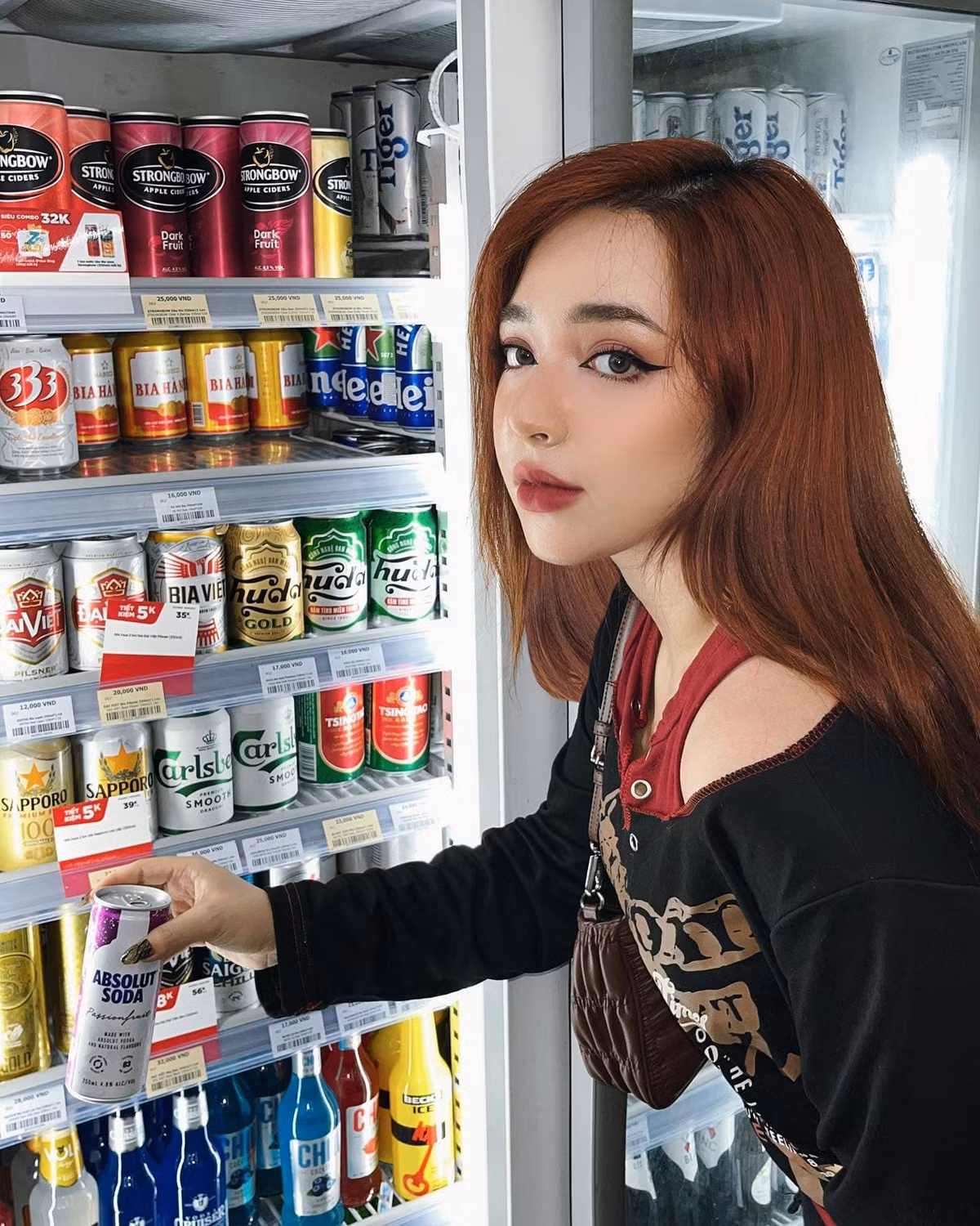 Trinh Tây sở hữu gương mặt bầu bĩnh, dễ thương cùng vẻ đẹp pha trộn với nét Trung Đông đặc trưng, hiếm có.