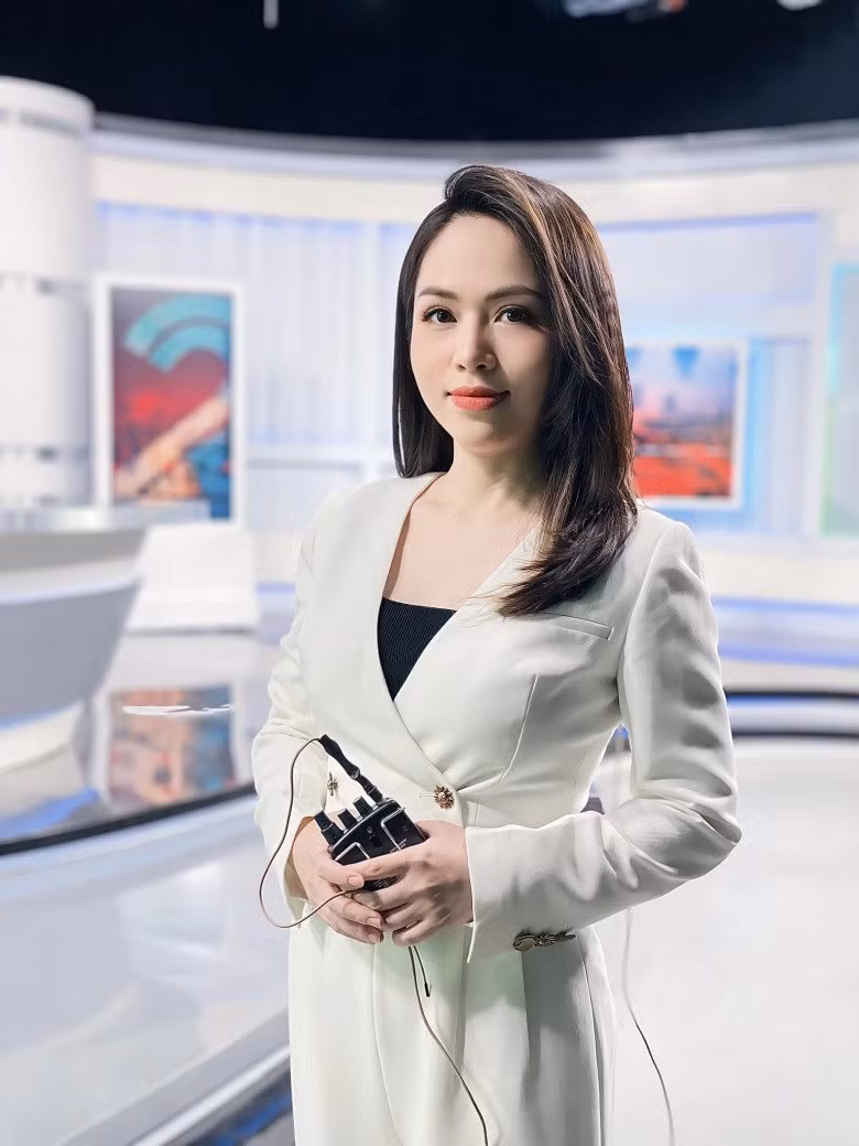 Dù chỉ là một màn hoá thân nhưng nữ BTV này cũng nhận được nhiều lời khen ngợi khi sở hữu nhan sắc xinh đẹp chẳng thua kém những mỹ nhân khác.
