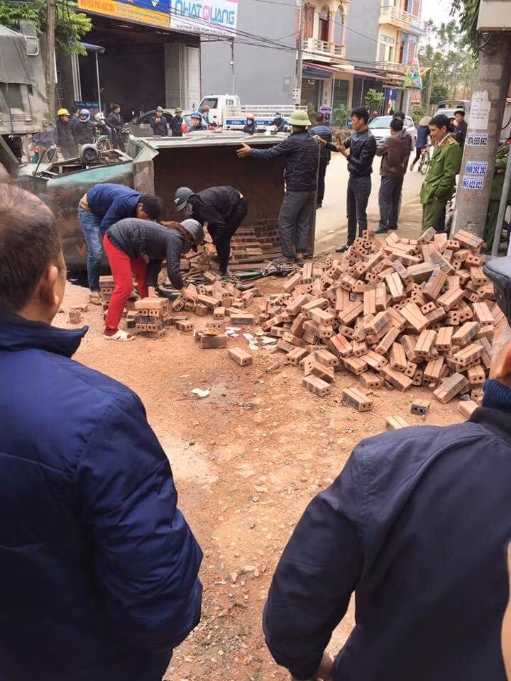 Hiện trường vụ tai nạn thương tâm.