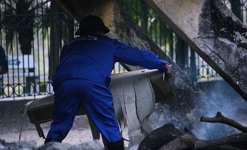 Cũng theo ông Phạm Đình Mạnh, bên cạnh việc chắn gió, thì vườn thú còn đốt lửa và sử dụng những bóng điện có công suất lên tới 2.500W, điện máy sưởi quạt hơi nóng cho nhiệt cho động vật.