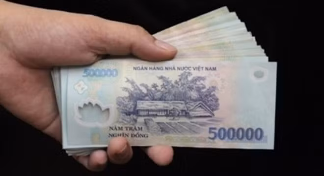 Khoi to trung uy canh sat nhan hoi lo 50 trieu dong