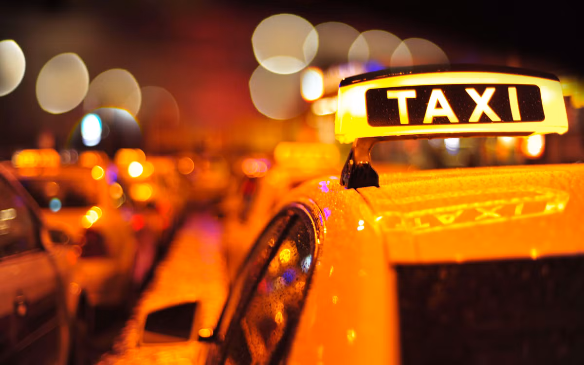 Mau thuan vi taxi khong cho khach, mot nguoi bi dam chet