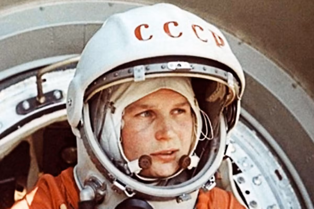 Gagarin thực hiện sứ mệnh lịch sử trên khi thực hiện chuyến bay kéo dài 108 phút trên tài vũ trụ Vostok 1.