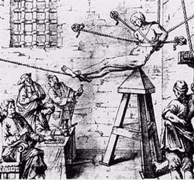 Khung Judas hay còn gọi "Cái nôi của kẻ phản bội" là hình cụ tử hình phạm nhân gieo rắc nỗi ám ảnh kinh hoàng. Nguyên do là vì dụng cụ hành hình này được thiết kế như một ghế ngồi hình kim tự tháp. Phạm nhân sẽ bị trói chặt tay chân và treo ở phía trên đỉnh kim tự tháp.