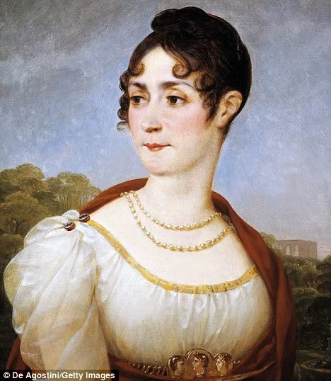 Vào năm 1796, hôn lễ của Napoleon với góa phụ Josephine được tổ chức long trọng tại Paris bất chấp định kiến của gia đình và xã hội khi ấy.