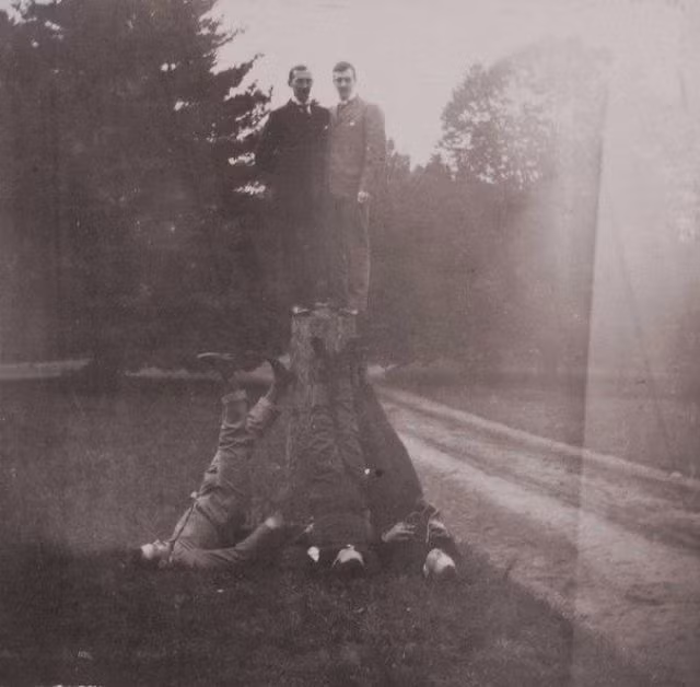 Những người bạn của Sa hoàng Nicholas II có khoảng thời gian vui vẻ bên nhau.