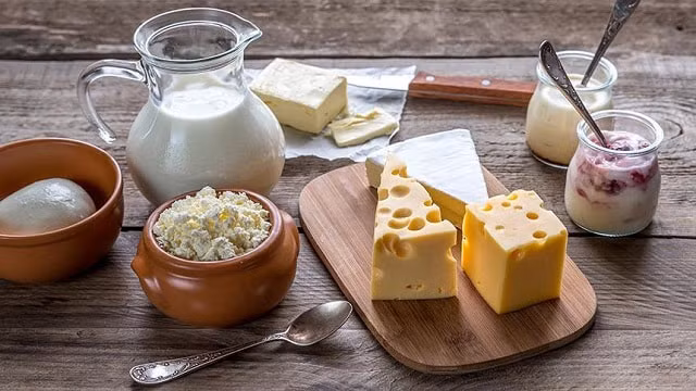 Do đó, ăn các sản phẩm từ sữa như sữa chua, phô mai, sữa và bơ hàng ngày tốt cho sức khỏe tử cung. Ảnh: weebly.