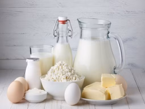 Sữa và các chế phẩm từ sữa chứa nhiều vitamin D và canxi cũng giúp phụ nữ duy trì một tử cung khỏe mạnh. Ảnh: daylambanhngon.