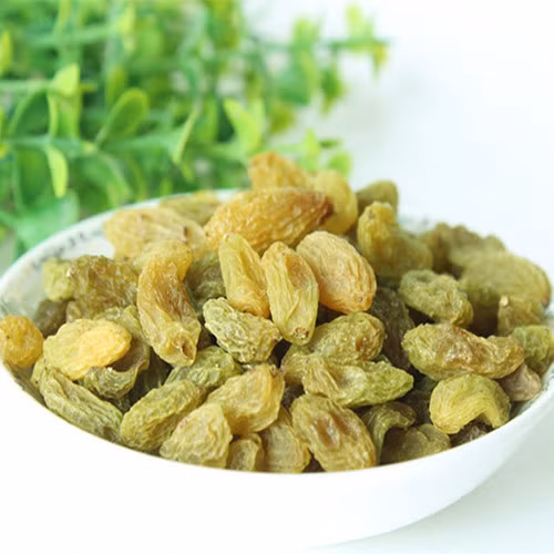 Tương tự, nho khô cũng chứa hàm lượng cao, tốt nhất là bạn không nên dùng chúng trong chế độ ăn kiêng cho bệnh thận. Ảnh: scdn.