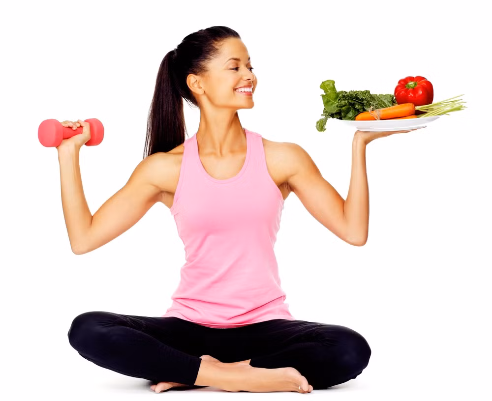 Chỉ ăn kiêng thì không đủ. Bạn có thể giảm cân chỉ nhờ ăn kiêng, nhưng nếu muốn gọn gàng và khỏe mạnh, bạn phải tập thể dục cho cơ bắp và cả… trái tim nữa. Đương nhiên, tim bạn không tập thể dục được nếu bạn chỉ ngồi trên ghế và ăn súp lơ qua ngày. Sẽ rất tốt nếu bạn có thể dành ra một tiếng rưỡi mỗi ngày để được hướng dẫn tập luyện tại phòng tập gym, nhưng nếu không có điều kiện, hãy tập bất kể cái gì bạn thích, có thể không theo một bài tập mẫu nào cả, miễn là vận hành hết các nhóm cơ của bạn.