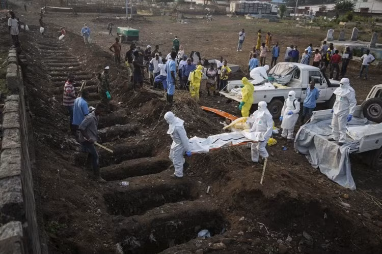 10 hinh anh am anh nhat ve dai dich Ebola 2014