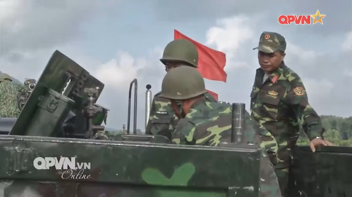 Trong biên chế pháo binh Việt Nam hiện tại, các mẫu pháo có cỡ nòng tương tự chỉ có pháo dã chiến D-44 (85mm), pháo chống tăng ZiS-3 (76mm), pháo phòng không 61-K hoặc Type 65 (37mm) và lựu pháo M101 (105mm). Đây đều là các mẫu pháo tiêu chuẩn của Quân đội ta, hầu hết chúng đều có thời gian phục vụ đã khá dài. Nguồn ảnh: QPVN.