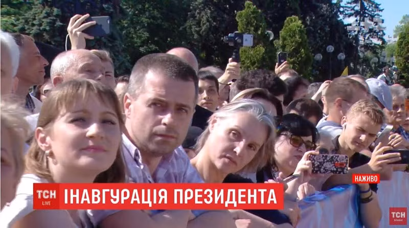 Toàn cảnh lễ nhậm chức Tổng thống Ukraine của ông Zelensky - Hình 10 Toan canh le nham chuc Tong thong Ukraine cua ong Zelensky-Hinh-10