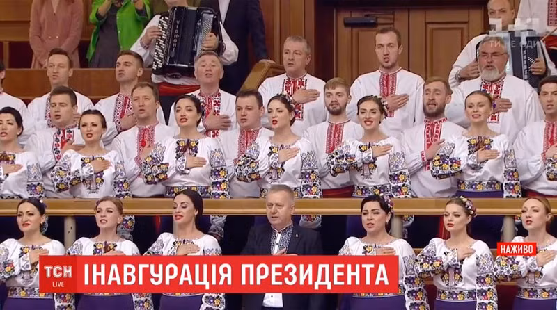 Toàn cảnh lễ nhậm chức Tổng thống Ukraine của ông Zelensky - Hình 6 Toan canh le nham chuc Tong thong Ukraine cua ong Zelensky-Hinh-6