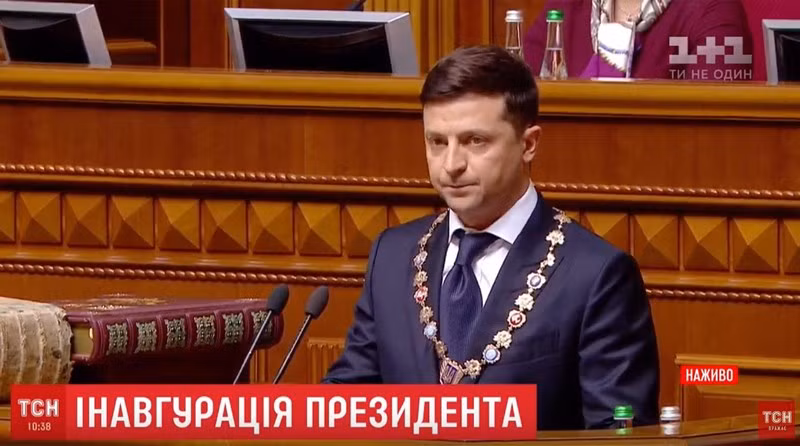 Toàn cảnh lễ nhậm chức Tổng thống Ukraine của ông Zelensky - Hình 8 Toan canh le nham chuc Tong thong Ukraine cua ong Zelensky-Hinh-8