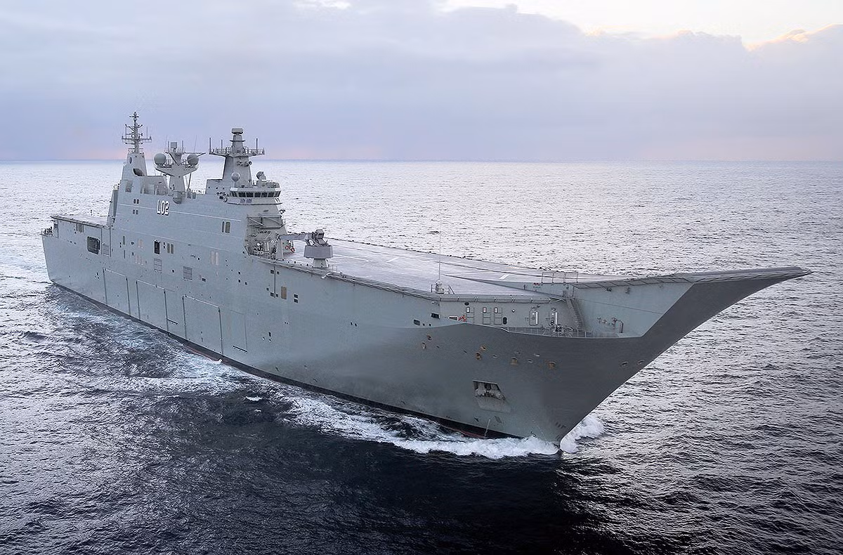 Tàu đổ bộ HMAS Canberra của hải quân Australia được thiết kế dựa trên nguyên mẫu tàu đổ bộ mang trực thăng lớp Juan Carlos I của hải quân Tây Ban Nha.