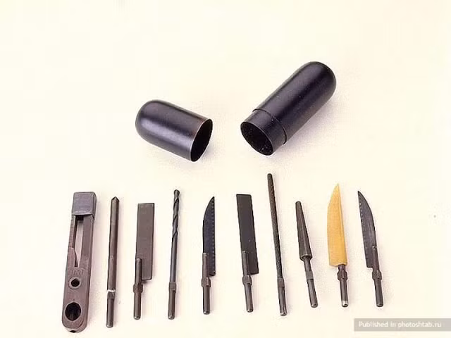 Bộ đồ nghề đa dụng này gồm những công cụ cần thiết với kích cỡ nhỏ gọn cho các điệp viên sử dụng khi cần thiết.
