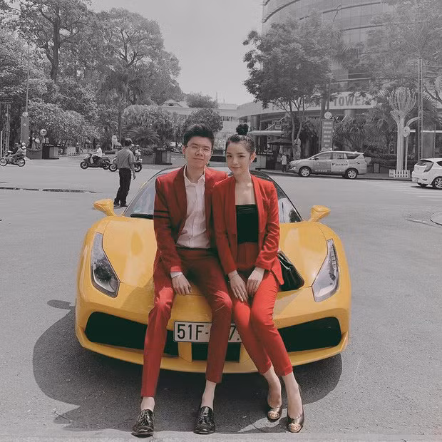  Rich kid đình đám Sài thành cũng từng làm dân tình choáng váng khi khoe quà tốt nghiệp có giá 16 tỷ trên MXH. Đó chính là chiếc siêu xe Ferrari 488 GTB màu vàng rực.